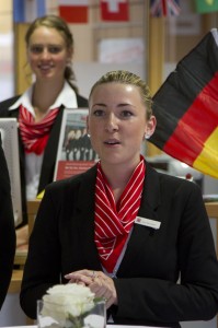 Die Azubi-Filialleiterin Anja Neumann sieht die Azubi-Geschäftsstelle als eine tolle Möglichkeit zum Lernen an. Bild: Tameer Gunnar Eden/Eifeler Presse Agentur/epa
