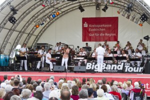 Ob Swing, Rock, Pop oder Latin: Die Bundeswehr BigBand beherrschte alle musikalischen Richtungen. Bild: Tameer Gunnar Eden/Eifeler Presse Agentur/epa