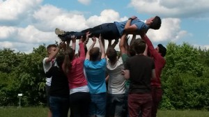 14 Schülerinnen und Schüler des Euskirchener Emil-Fischer-Gymnasiums wurden kürzlich zu „Break2Play“-Teamern ausgebildet. Bild: Emil-Fischer-Gymnasium