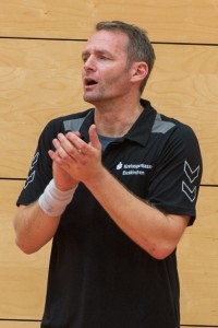 Auswahltrainer Peter Trimborn hat für den Handballevent gegen die Handball-Allstars 16 Spieler nominiert, die es den ehemaligen Nationalspielern möglichst schwer machen wollen. (Bild: Lemm)