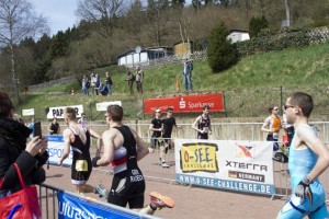 20150419_Eifeler SparkassenCD_Duathlon Läufer Bande