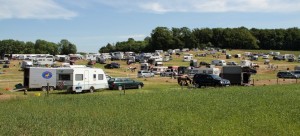 Die Wiese vor dem Roderather Reitgestüt war vier Tage lang zum Camping- und „Pferdeparkplatz“ umgerüstet worden. Bild: Michael Thalken/Eifeler Presse Agentur/epa