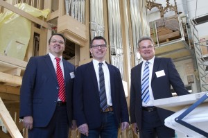 Sorgten für ein gelungenes Unternehmer-Netzwerktreffen: Udo Becker (v.l.), Vorstandsvorsitzender der Kreissparkasse Euskirchen, Frank Weimbs, Geschäftsführer Weimbs Orgelbau, und Günter Rosenke, Landrat Kreis Euskirchen. Bild: Tameer Gunnar Eden/Eifeler Presse Agentur/epa