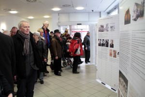 Die Ausstellung in den Räumlichkeiten des BC Kuchenheims gewährt Einblicke in das einstige jüdische Leben von Kirchheim und Kuchenheim. Bild: Michael Thalken/Eifeler Presse Agentur/epa