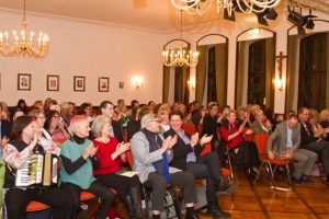 Der Saal im Alten Rathaus Euskirchen war bei der Preisverleihung gut gefüllt – überwiegend mit Frauen. Bild: Tameer Gunnar Eden/Eifeler Presse Agentur/epa
