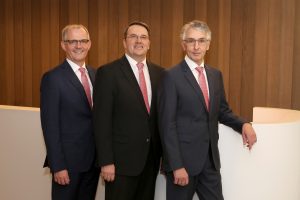 Holger Glück, Udo Becker und Hartmut Cremer (v.l.), Vorstand der Kreissparkasse Euskirchen
