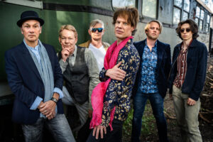 In den fünfzwanzig Jahren ihres Bestehens hat sich die Band Voodoo Lounge" um den charismatischen Sänger Christian „Bobby“ Ballasch (Vordergrund) den Ruf als bestes Rolling Stones-Cover Europas erworben. Foto: Bandfoto