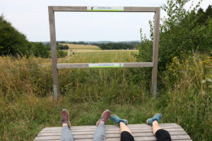 Perspektivwechsel: Bei der Veranstaltung "Zu Gast in der eigenen Heimat" können die Eifelerinnen und Eifeler ihren Lebensraum aus der Perspektive des Touristen erleben. Bild: Michael Thalken/epa