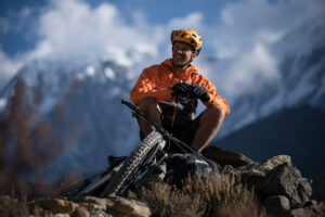 Harald Philipp ist mit seinem Mountainbike schon auf so manchen Gipfel „geklettert“. Bild: Stefan Voitl