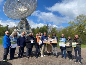 Ein buntes Programm zum zehnjährigen Angebot des Erlebnistages „Zu Gast in der eigenen Heimat“ stellten jetzt Kooperationspartner am Astropeiler Stockert vor. Foto: NeT