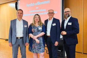 „Das Thema Digitalisierung erfolgreich machen“: Auftaktveranstaltung zum neuen Digitalisierungscheck der KSK Euskirchen mit Rainer Santema, Leiter des S-FirmenCenters (v.r.), Holger Glück, Vorstand KSK, Christine Günter, Geschäftsführerin DigitalStab, und Georg Haas, Stellv. Abteilungsleiter S-GewerbekundenCenter. Bild: KSK Euskirchen 