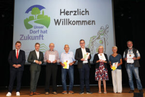 Neun Mal wurde die Bronzemedaille an Dörfer im Kreis Euskirchen verliehen. Bild: Michael Thalken/Eifeler Presse Agentur/epa