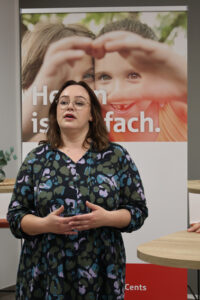 Käthe Grzsezkowiak vom Verein Freunde und Förderer der Gesamtschule Euskirchen. Bild: Michael Thalken/Eifeler Presse Agentur/epa