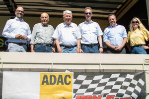 Auf der Ehrentribüne kamen Rainer Santema, Leiter S-FirmenCenter der KSK, der ehemalige Deutsche MX-Meister Herbert Simon, Motocross-Streckensprecher-Star Hermann-Josef-Deutschbein, MdB Detlef Seif, Bürgermeister Sascha Reichelt und Motocross-Fan Doris Schäfer zusammen. Bild: Tameer Gunnar Eden/Eifeler Presse Agentur/epa