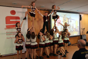 Sorgten für eines der Highlights des Abends: Die Cheer-Dance-Company aus Billig. Bild: Michael Thalken/Eifeler Presse Agentur/epa