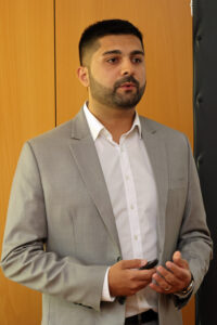 Mehrdad Ghozat (portagon GmbH) referierte über die Möglichkeiten der Bürgerbeteiligung. Bild: Michael Thalken/Eifeler Presse Agentur/epa