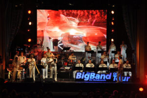 Nach fünf ausverkauften Konzerten gibt die Big-Band der Bundeswehr am 17. und 18. Dezember das nunmehr sechste Doppelkonzert zugunsten der Hilfsgruppe Eifel im Kulturkino Vogelsang. Der Kartenvorverkauf beginnt am 1. Oktober. Foto: Reiner Züll