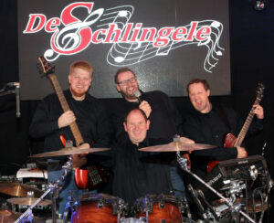 Die Musiker der Band „De Schlingele“ verstehen es, Stimmung in die Säle zu bringen. Foto: De Schlingele