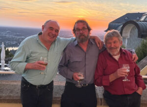 Vom Lagerfeuergesang auf die Bühne: Das A-Capella-Trio: „Das EU-Semble“ Bild: Das EU-Semble