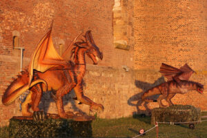 Die Drachen bieten auch bei Tageslicht eine imposante Erscheinung. Bild: Michael Thalken/Eifeler Presse Agentur/epa