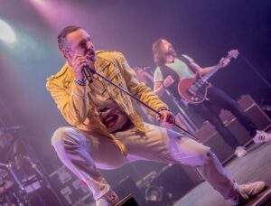 Leadsänger Sascha Krebs und seine Band feiern in diesem Jahr den 80. Geburtstag von Freddie Mercury. Bild: Kommodore Johnson/Rock in Raw
