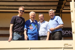 Regelmäßige Gäste beim Mai-Motocross: Bundestagsabgeordneter Detlef Seif (v.l.), MSC-Gründungsmitglied Hermann Josef Deutschbein, Bürgermeister Sacha Reichelt und der diesjährige Schirmherr Dr. Ingo Wolf. Bild: Tameer Gunnar Eden/Eifeler Presse Agentur/epa