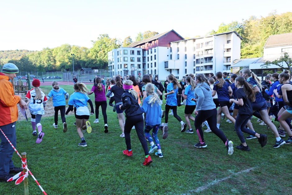 253 Starter beim Inklusiven Crosslauf am Hermann-Josef-Haus
